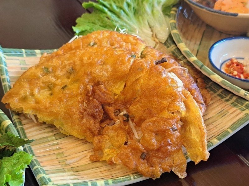 대나무 받침 위에 놓인 반세오