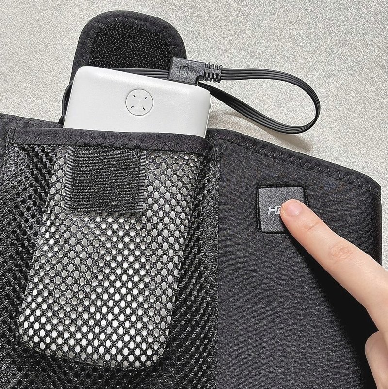 주머니에 보조배터리를 넣은 온열복대 안쪽